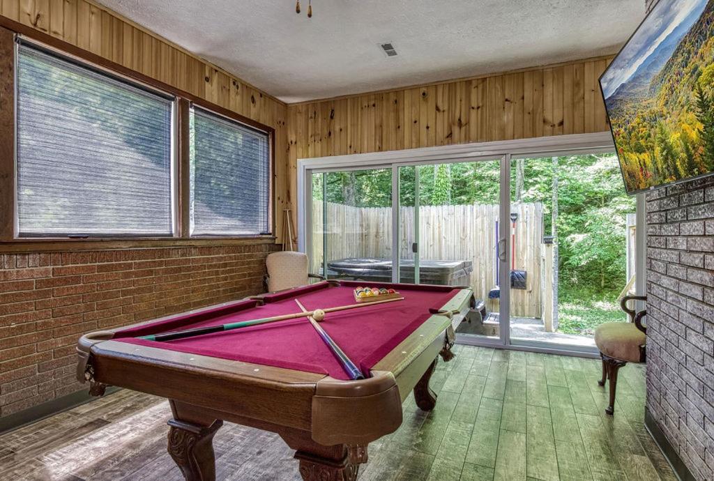 Black Bear Falls - With An In-Law Suite Gatlinburg Exterior foto